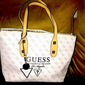 New Without Tags Authentic GUESS Zipper Tote